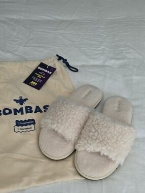 NWT Bombas Cream Faux-Sherpa Slide Slippers